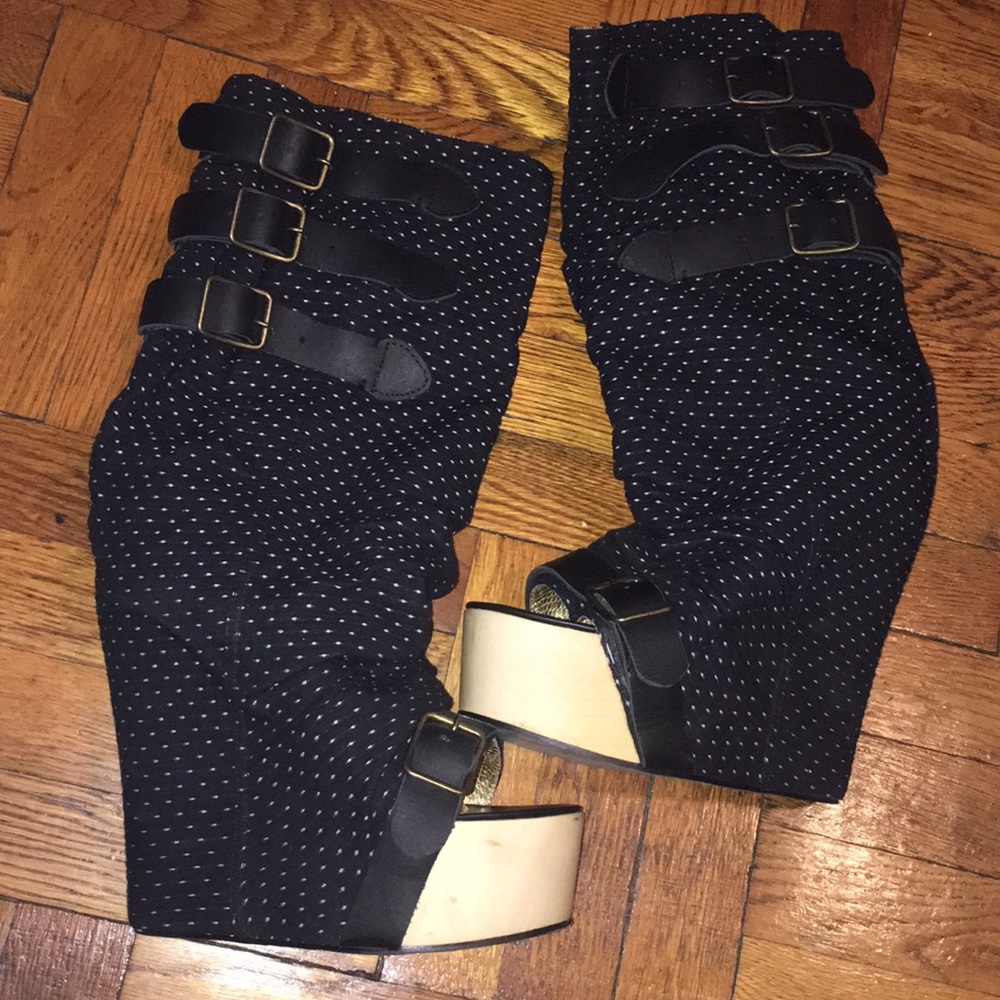 Peep toe Wedge sandals